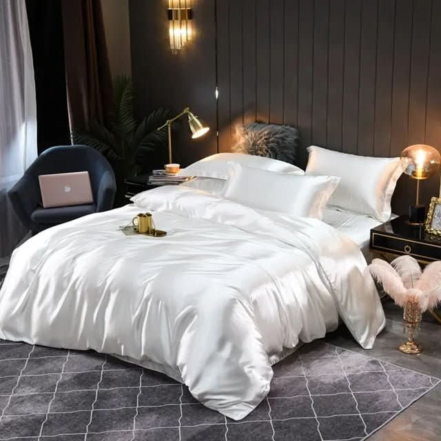 Folded duvet cover, sheet and pillowcases of the bedding set