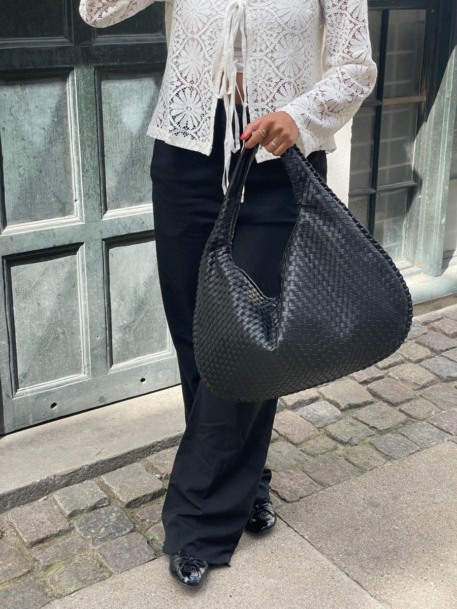 Women's Tote Bag with Roomy Main Compartment in Five Colors, view 6