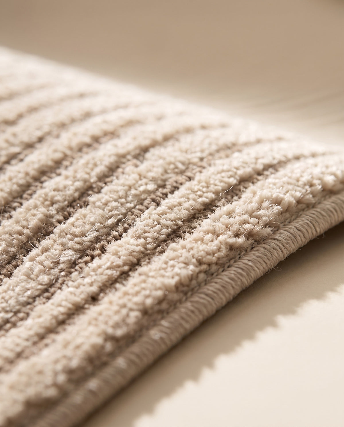Easy Clean Rug Curved Geometry Non-Slip Quick-Drying Bath Mat | Durable Pile, 1-9ft