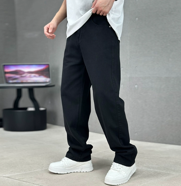 Detail of the slant pocket on men's soft cotton jeans