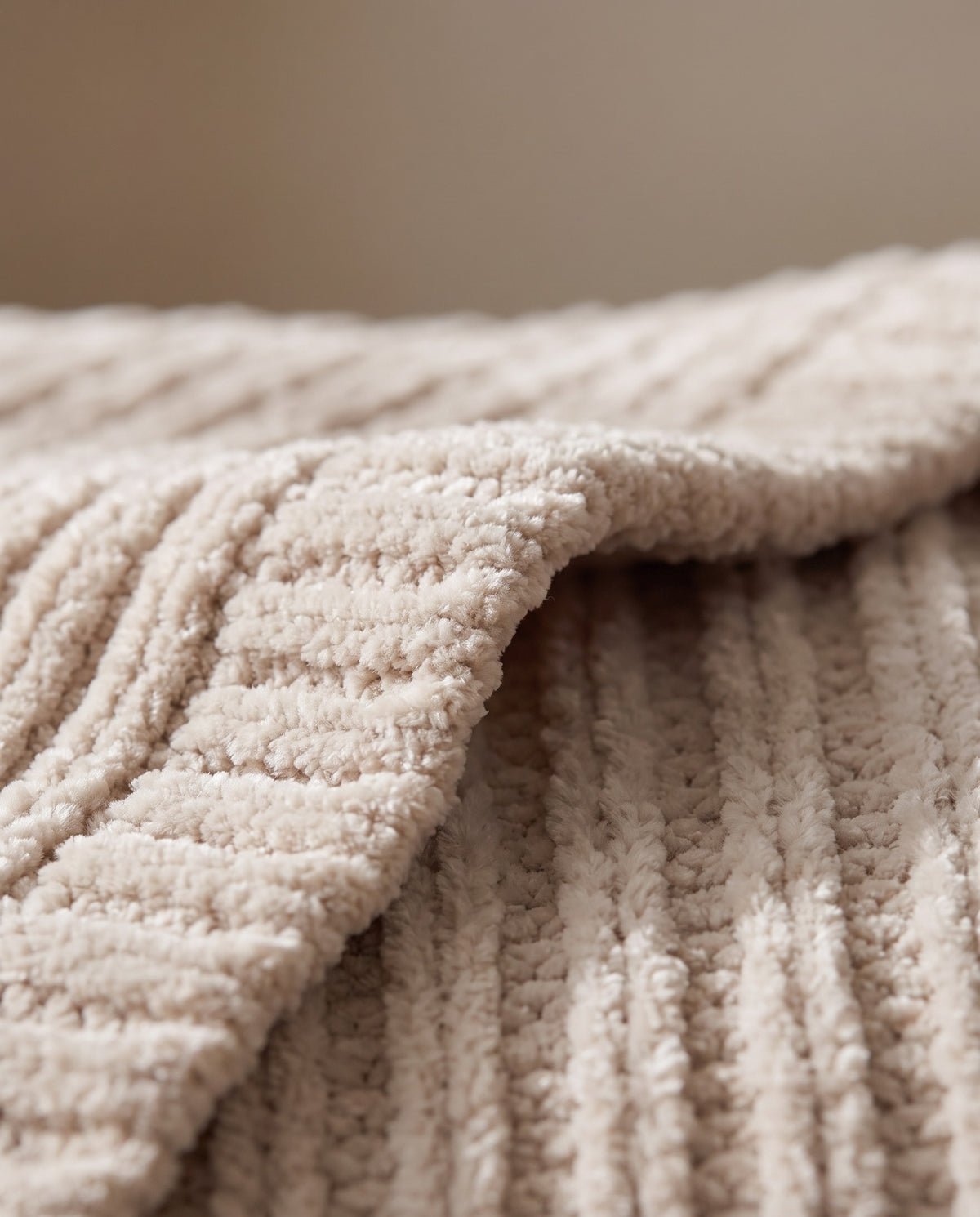 Ultra-Soft Chenille Ribbed Plush Throw Blanket | Everyday Throw, 47in